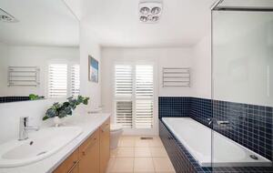 Mount Martha Bayview Retreat with Solar Heated Pool & Spa - Mount Martha, Australia