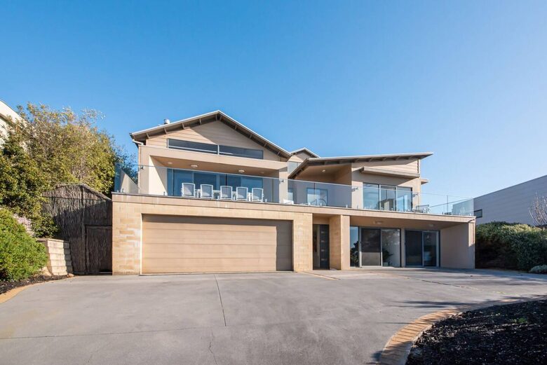 Mount Martha Bayview Retreat with Solar Heated Pool & Spa - Melbourne, Australia
