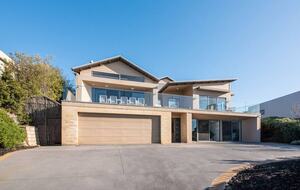 Mount Martha Bayview Retreat with Solar Heated Pool & Spa - Mount Martha, Australia