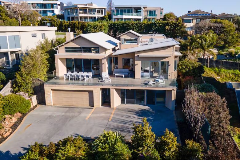 Mount Martha Bayview Retreat with Solar Heated Pool & Spa - Melbourne, Australia