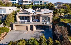 Mount Martha Bayview Retreat with Solar Heated Pool & Spa - Melbourne, Australia