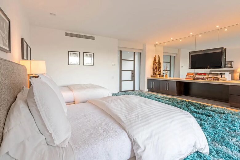 Modern Masterpiece in Presidential Thunderbird Cove - Rancho Mirage, California