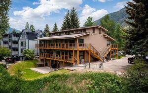Aspen Riverfront Studio Retreat - Aspen, Colorado