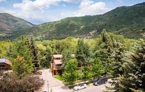 Aspen Riverfront Studio Retreat - Aspen, Colorado