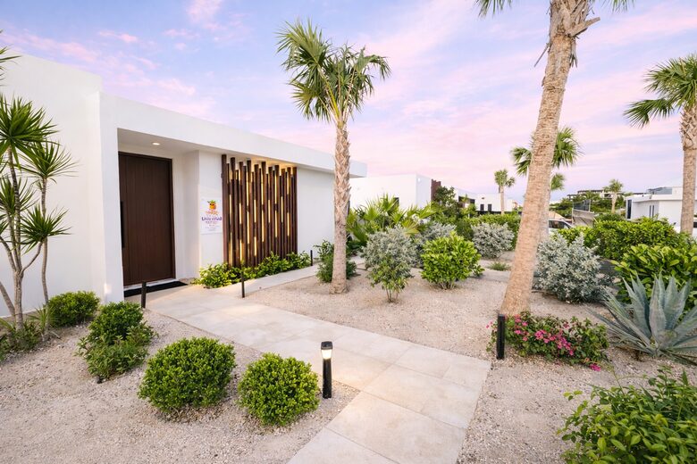Luxury Villa in Grace Bay w/ Private Pool/Slide - Grace Bay, Turks and Caicos Islands