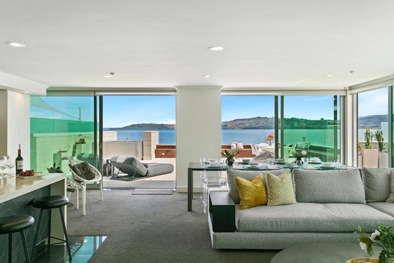 Sacred Waters Lake Taupō Penthouse - Taupō, New Zealand