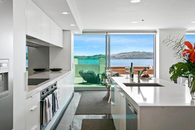 Sacred Waters Lake Taupō Penthouse - Taupō, New Zealand