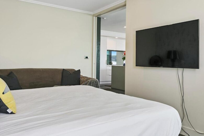 Sacred Waters Lake Taupō Penthouse - Taupō, New Zealand