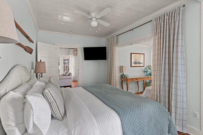 St. Simons Village Pool Cottage - Saint Simons Island, Georgia
