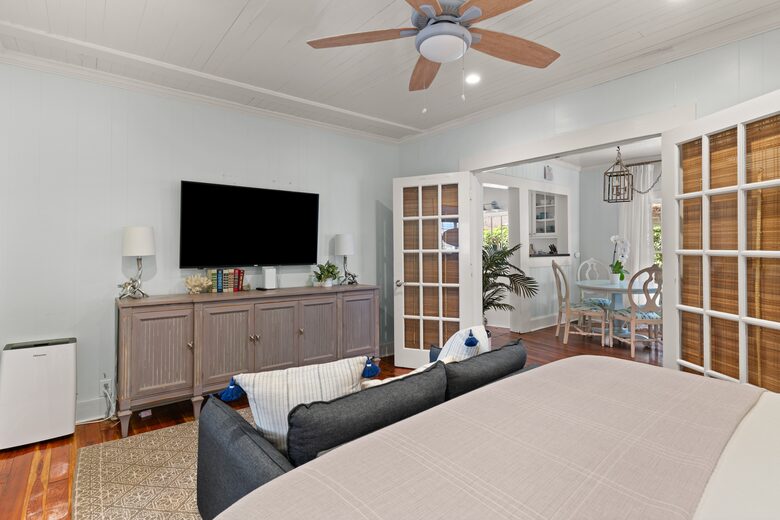St. Simons Village Pool Cottage - Saint Simons Island, Georgia