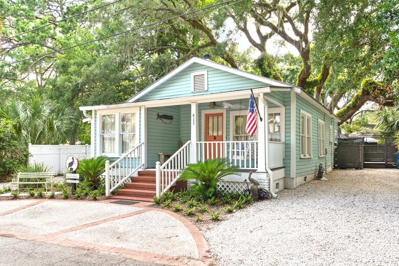 St. Simons Village Pool Cottage - Saint Simons Island, Georgia