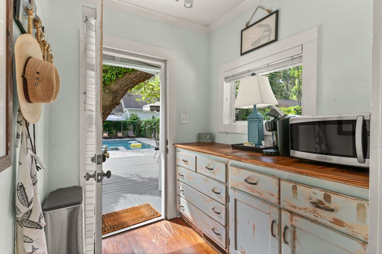 St. Simons Village Pool Cottage - Saint Simons Island, Georgia