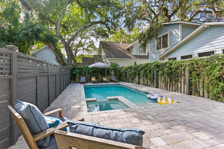 St. Simons Village Pool Cottage - Saint Simons Island, Georgia