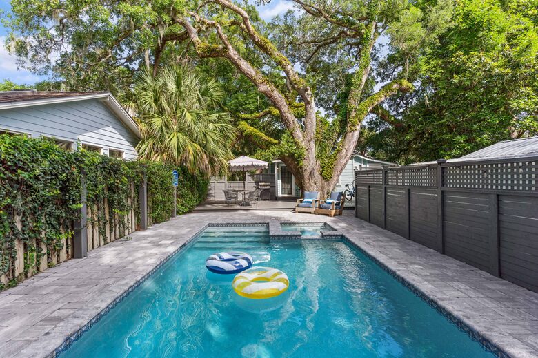 St. Simons Village Pool Cottage - Saint Simons Island, Georgia