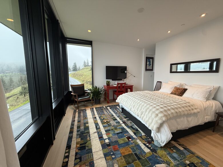 Architectural Retreat Above the Columbia Gorge - Mosier, Oregon