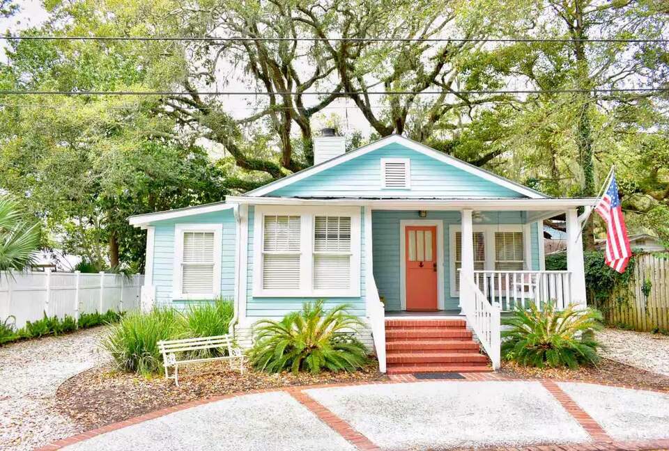 St. Simons Village Pool Cottage - Saint Simons Island, Georgia