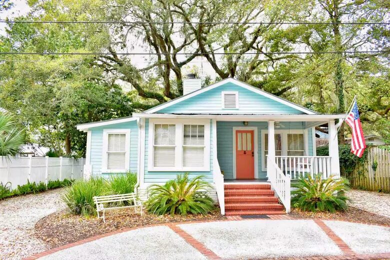 St. Simons Village Pool Cottage - Saint Simons Island, Georgia