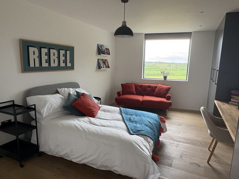Contemporary Residence with Countryside Views - Malmesbury, United Kingdom
