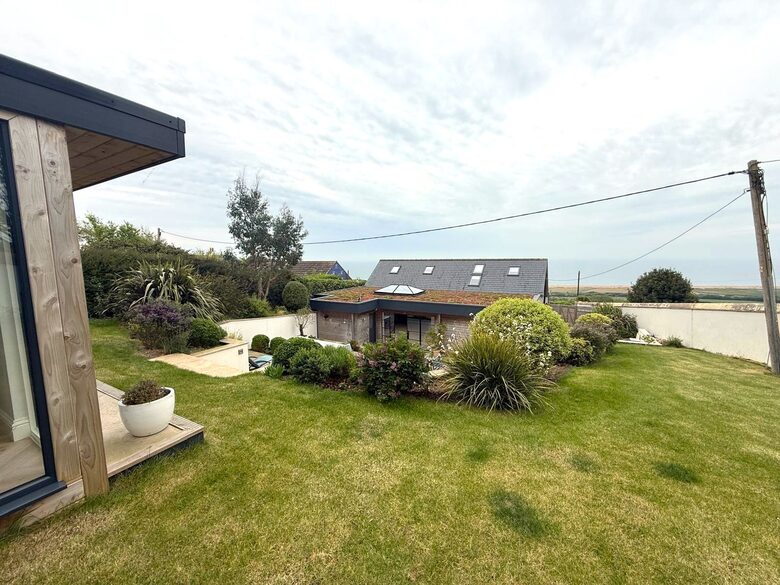 Elegant West Dorset Residence by the Coast - Dorchester, United Kingdom