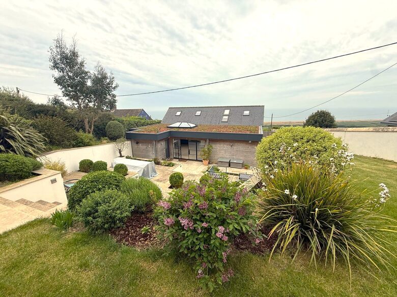 Elegant West Dorset Residence by the Coast - Dorchester, United Kingdom