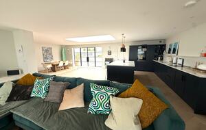 Elegant West Dorset Residence by the Coast - Dorchester, United Kingdom