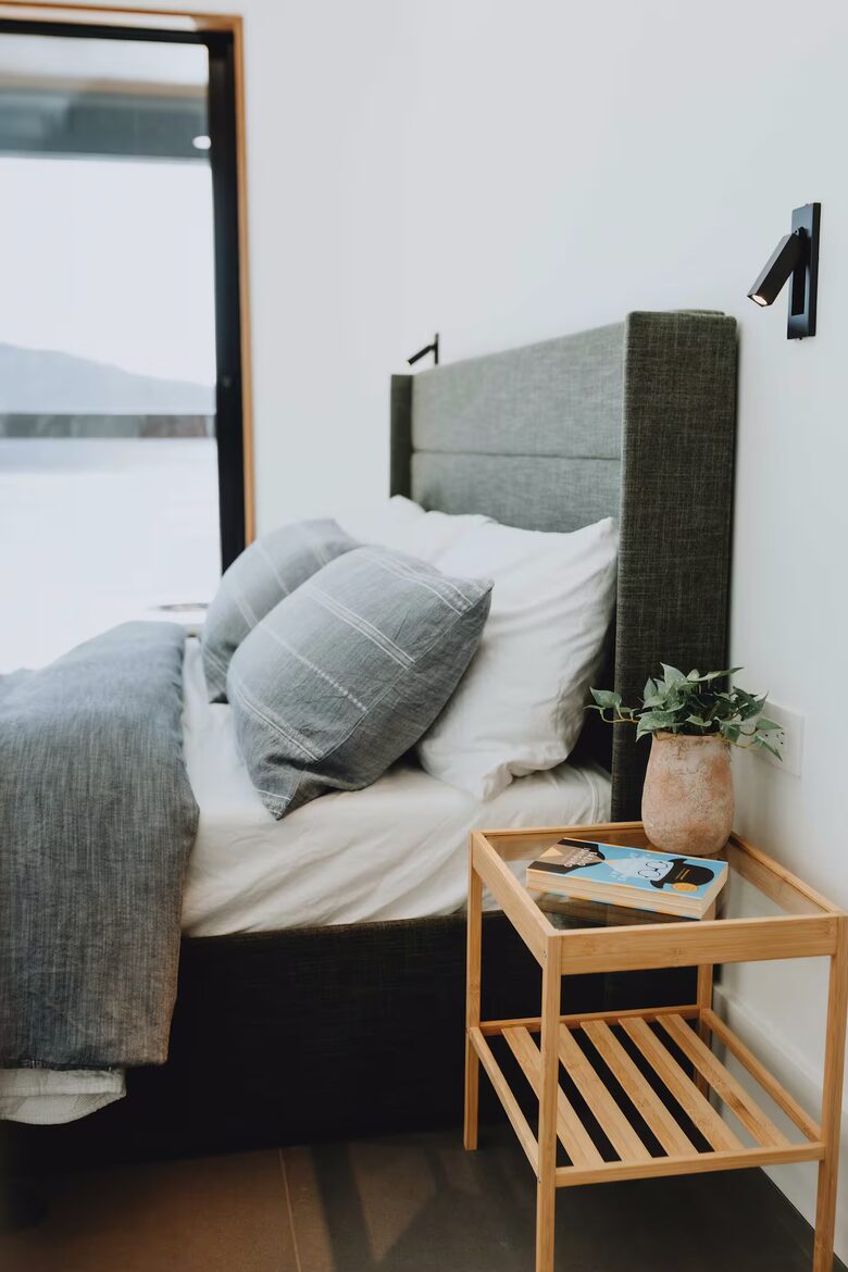 Modern Arms Nook Ocean Retreat Suite - North Vancouver, Canada