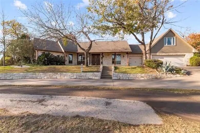 Waterfront Estate on Deep-Water Cove with Sandy Beach - Malakoff, Texas