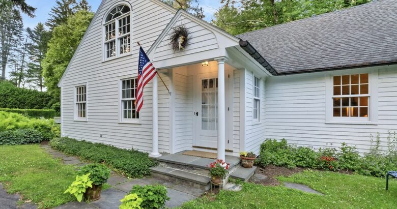 Four-Acre Berkshire Country Retreat - Stockbridge, Massachusetts