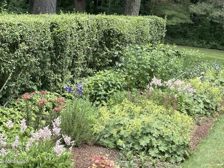 Four-Acre Berkshire Country Retreat - Stockbridge, Massachusetts