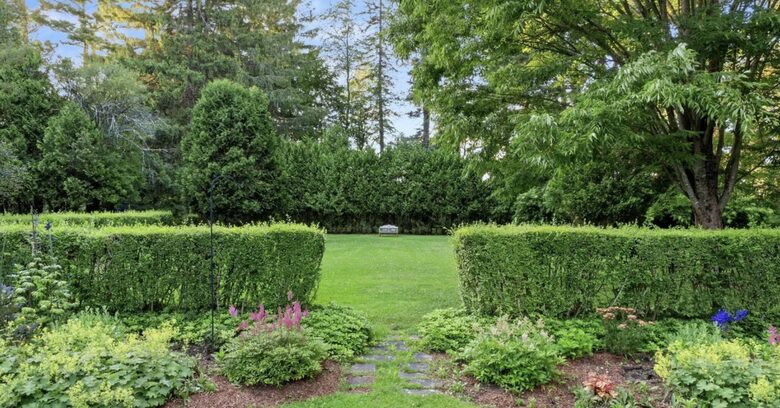 Four-Acre Berkshire Country Retreat - Stockbridge, Massachusetts