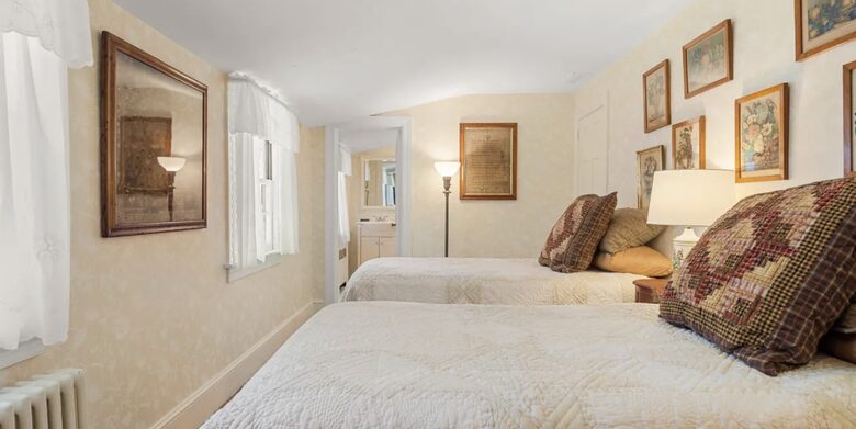 Four-Acre Berkshire Country Retreat - Stockbridge, Massachusetts