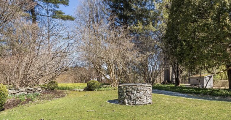 Four-Acre Berkshire Country Retreat - Stockbridge, Massachusetts