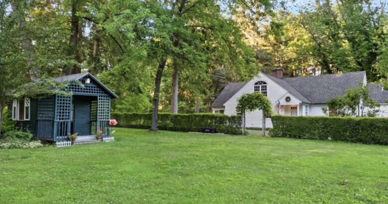 Four-Acre Berkshire Country Retreat - Stockbridge, Massachusetts