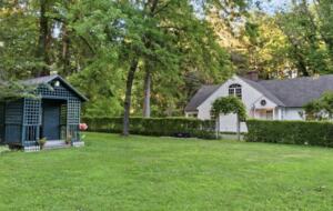 Four-Acre Berkshire Country Retreat - Stockbridge, Massachusetts