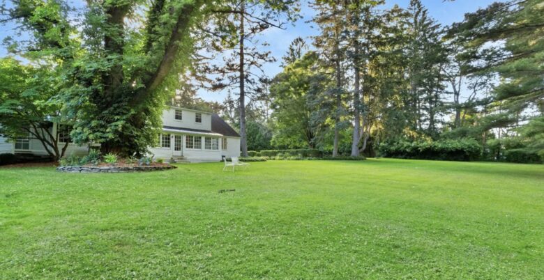 Four-Acre Berkshire Country Retreat - Stockbridge, Massachusetts