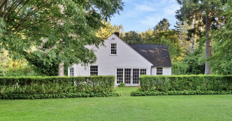 Four-Acre Berkshire Country Retreat - Stockbridge, Massachusetts