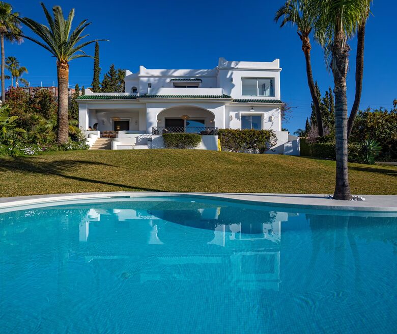 Sophisticated Living with Panoramic Sea Views - Benahavís, Spain