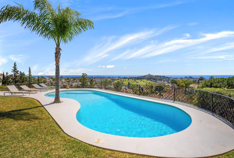 Sophisticated Living with Panoramic Sea Views - Benahavís, Spain