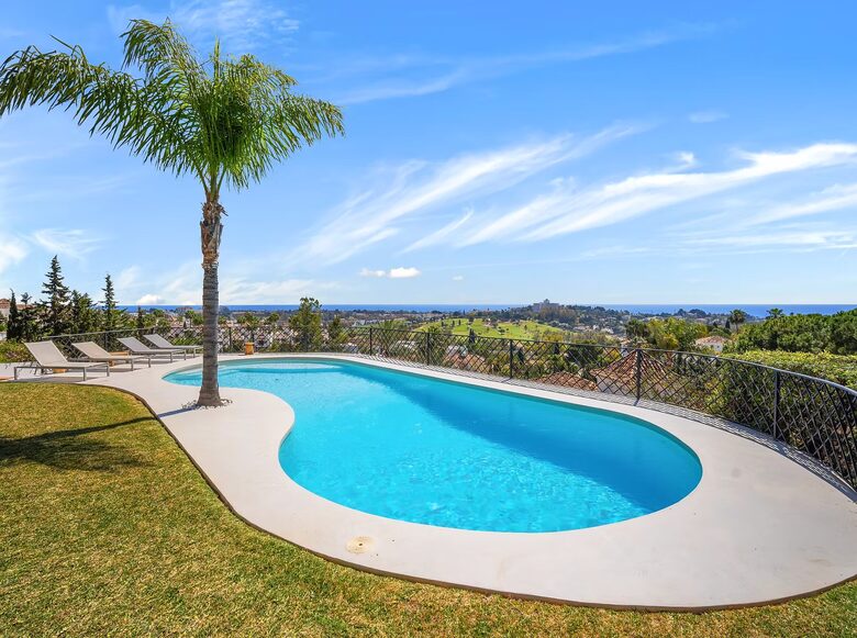 Sophisticated Living with Panoramic Sea Views - Benahavís, Spain