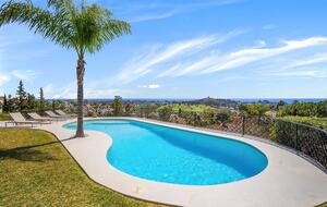 Sophisticated Living with Panoramic Sea Views - Benahavís, Spain