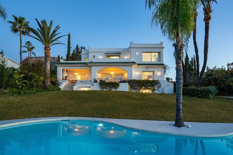 Sophisticated Living with Panoramic Sea Views - Benahavís, Spain