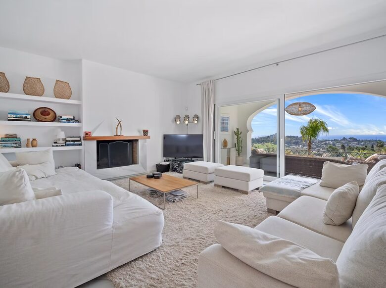 Sophisticated Living with Panoramic Sea Views - Benahavís, Spain