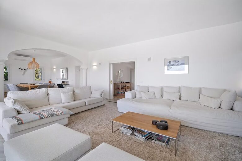 Sophisticated Living with Panoramic Sea Views - Benahavís, Spain