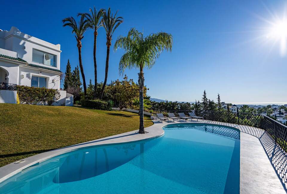 Sophisticated Living with Panoramic Sea Views - Benahavís, Spain