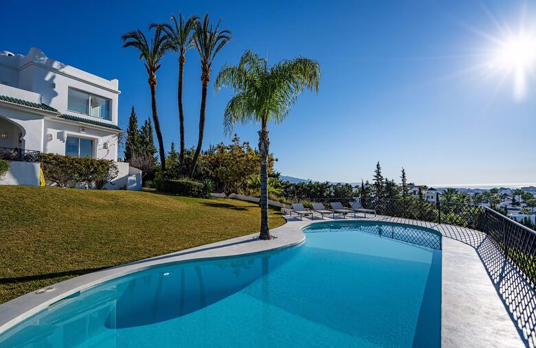 Sophisticated Living with Panoramic Sea Views - Benahavís, Spain