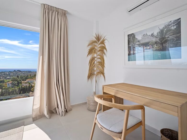 Sophisticated Living with Panoramic Sea Views - Benahavís, Spain