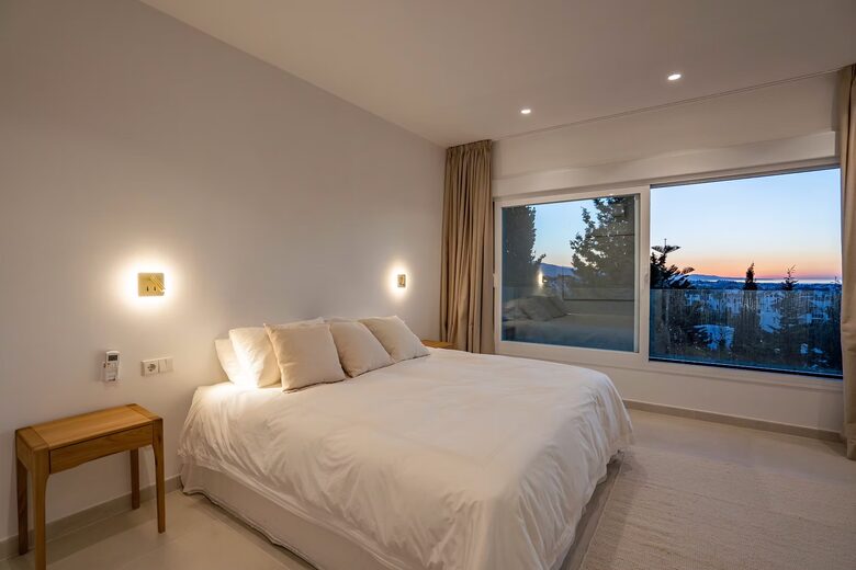 Sophisticated Living with Panoramic Sea Views - Benahavís, Spain