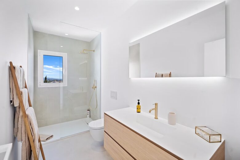 Sophisticated Living with Panoramic Sea Views - Benahavís, Spain