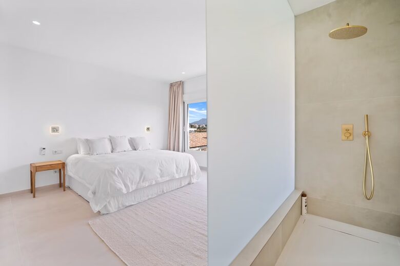 Sophisticated Living with Panoramic Sea Views - Benahavís, Spain