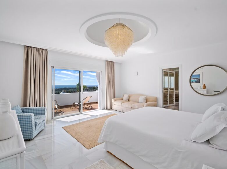 Sophisticated Living with Panoramic Sea Views - Benahavís, Spain